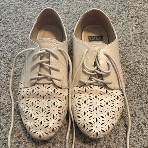 N.Y.L.A. Cream Flats with Laser-Cut Design
